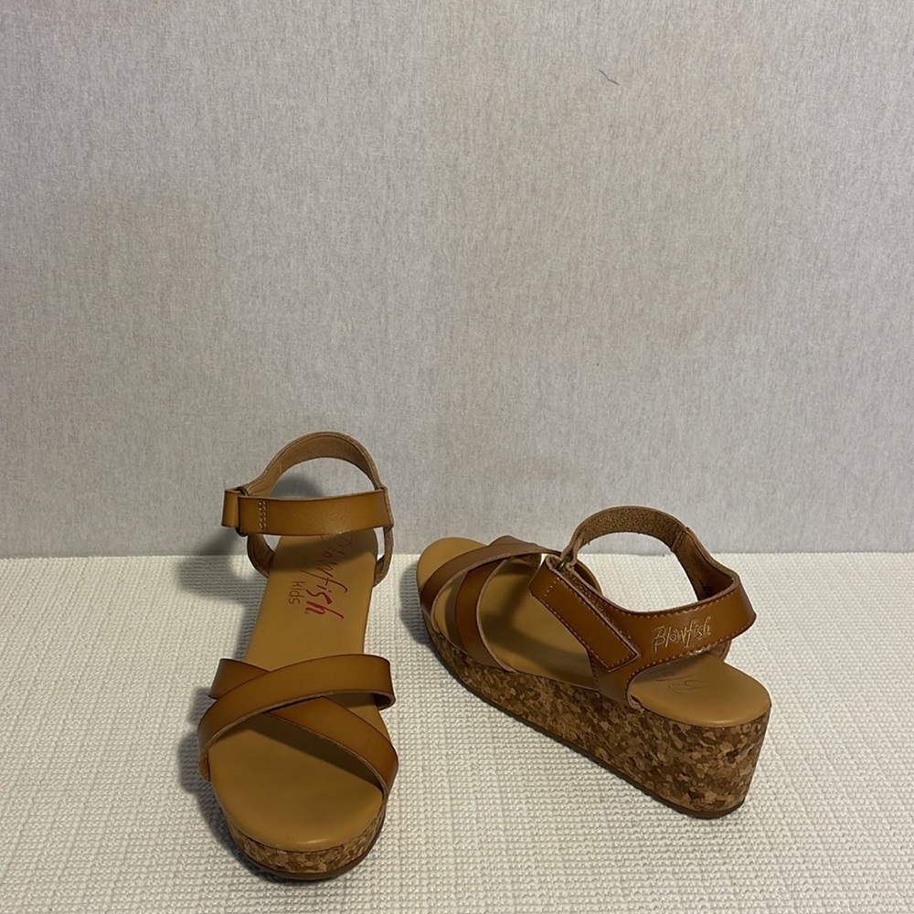 Blow fish, Malibu kids, wedge, platform, sandals. Size 5